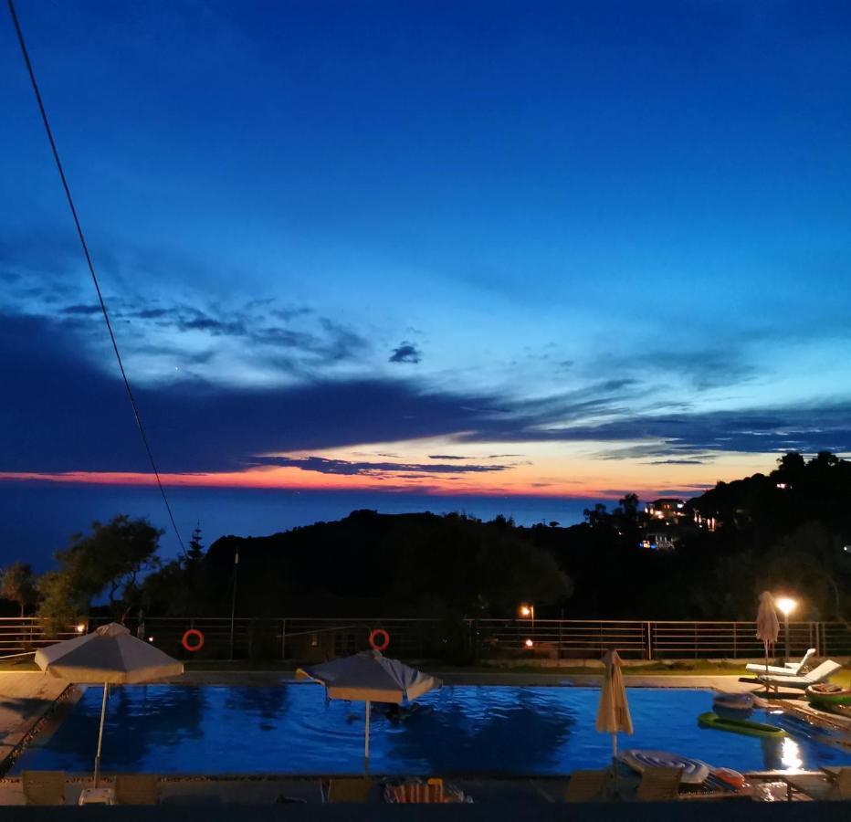 Molivos Sunset Apartments Митимна Экстерьер фото