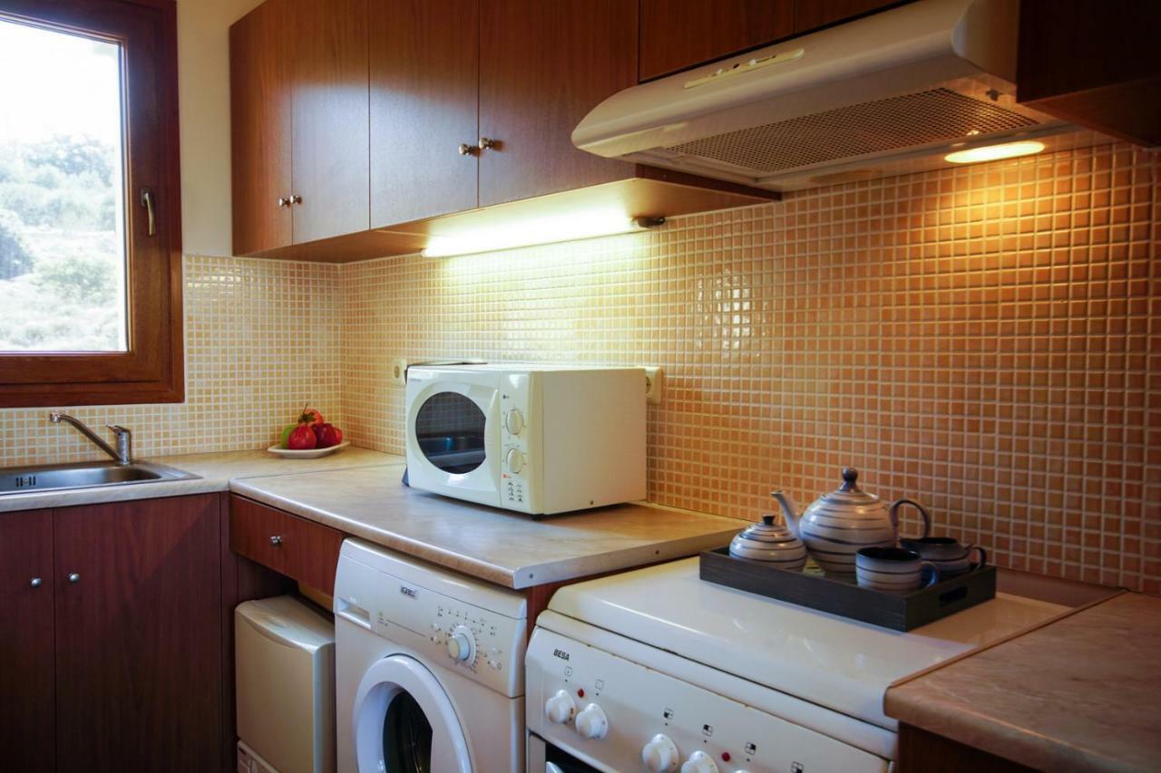 Molivos Sunset Apartments Митимна Экстерьер фото