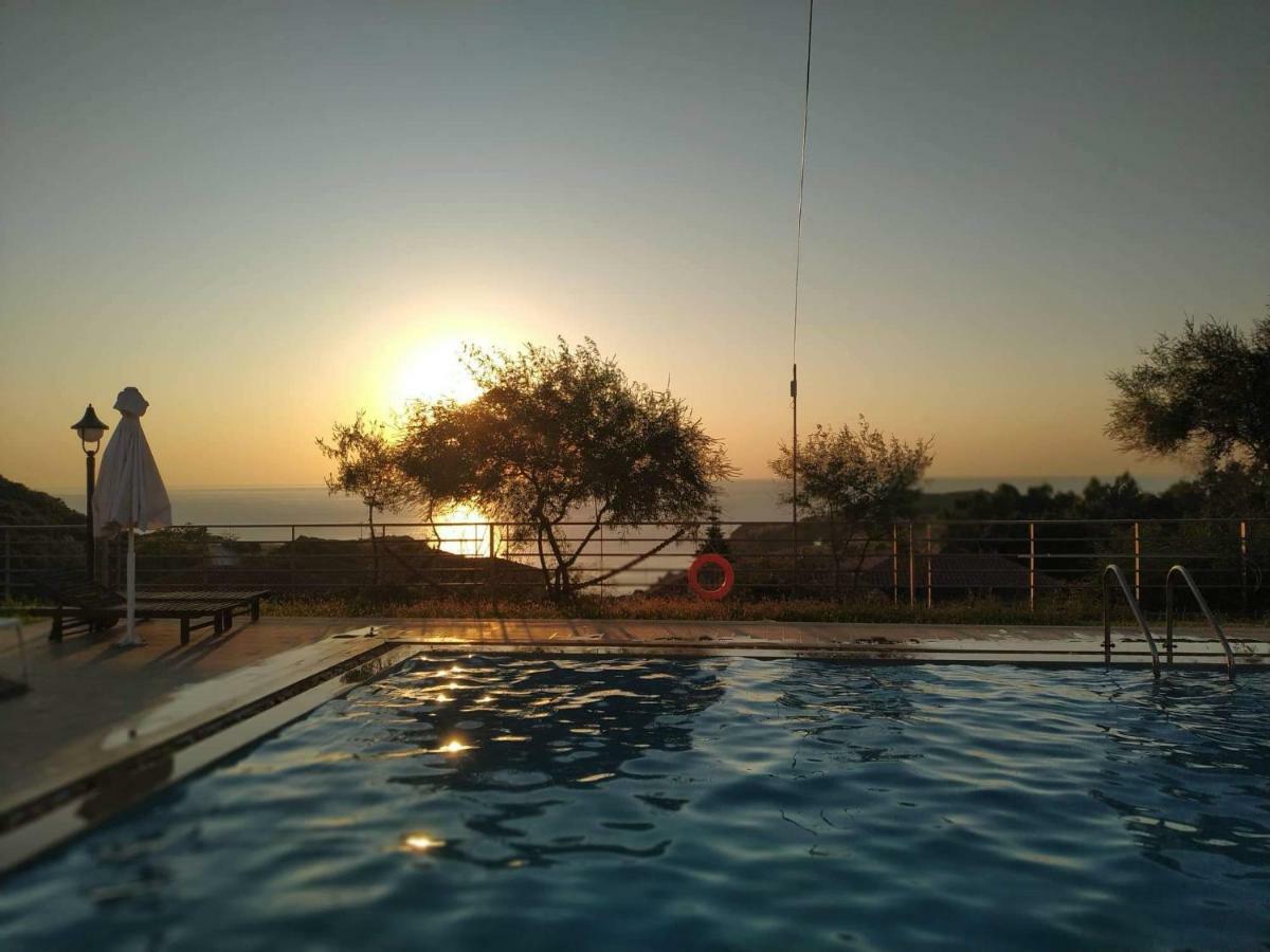 Molivos Sunset Apartments Митимна Экстерьер фото